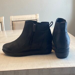 Sorel Black Ankle Boots with Zipper